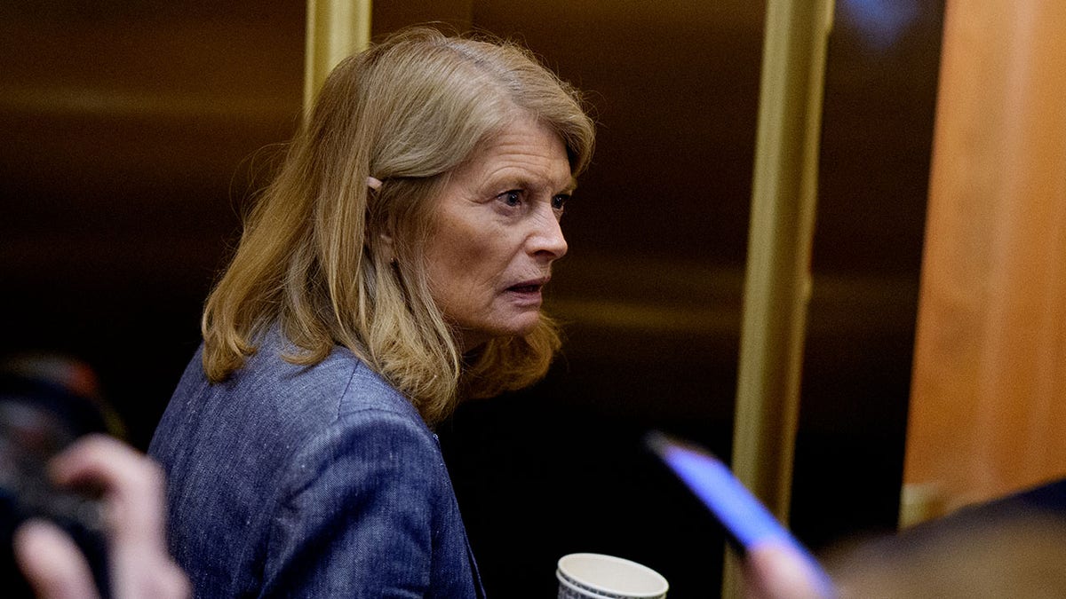 Njegov. Lisa Murkowski