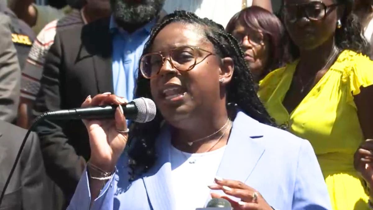 Rep. Lamonica McIver, DN.J., govoreći.