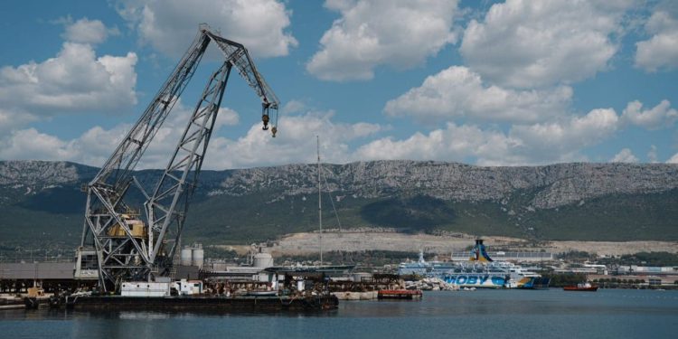 Ministarstvo o azbestu s Galeba: Zbrinut je u Zadru i Gospiću