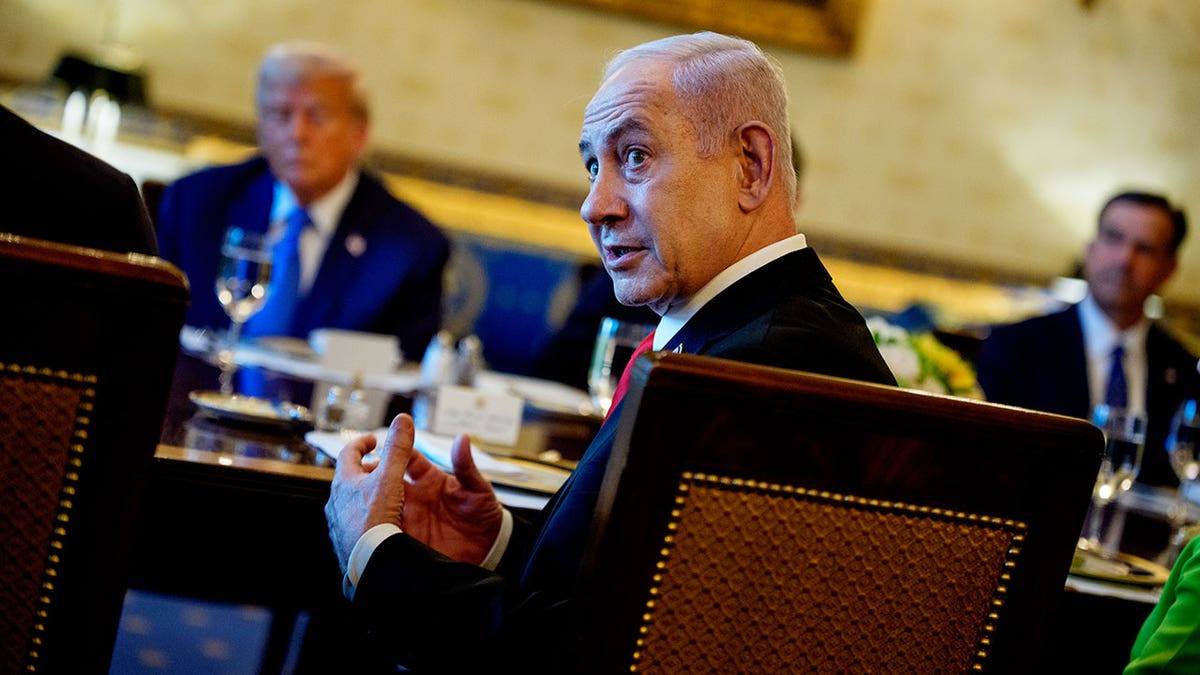 Premijer Benjamin Netanyahu prikazan na večeri s predsjednikom Donaldom Trumpom