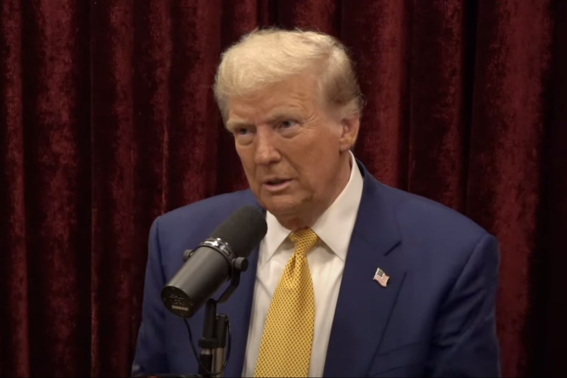 Rogan je podržao Trumpa tijekom predsjedničkih izbora 2024. godine - osvojivši mu značajnu potporu mlade, muške demografske. To je uključivalo trosatni sjedeći intervju s Trumpom na podcastu, u kojem je Rogan nasmijao dok je predsjednik ponovio svoje lažne tvrdnje da su iz njega ukradeni izbori 2020. godine