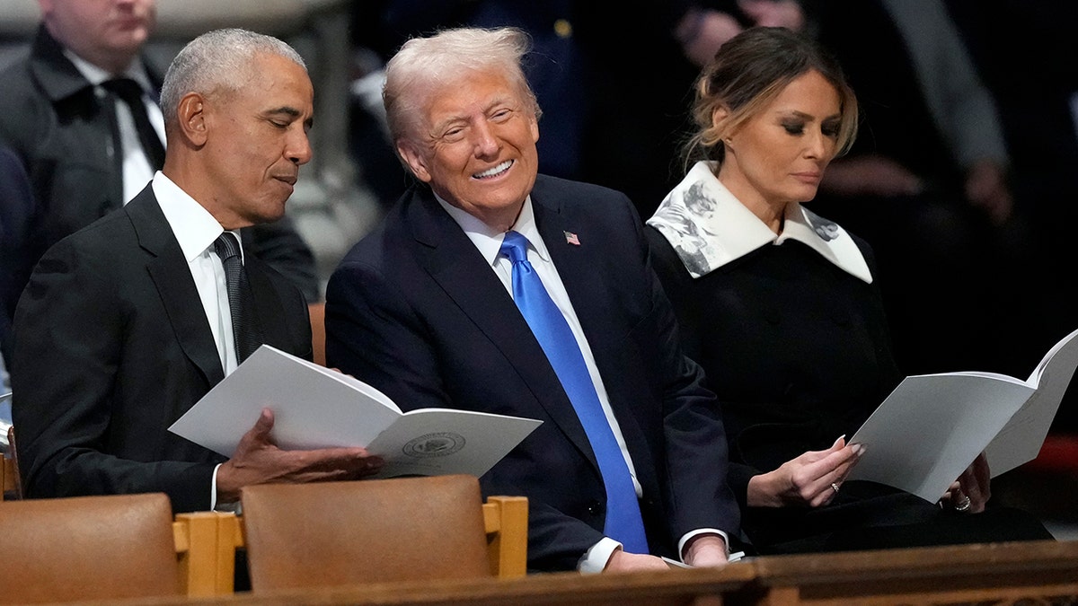 Obama i Trump na sprovodu Carter