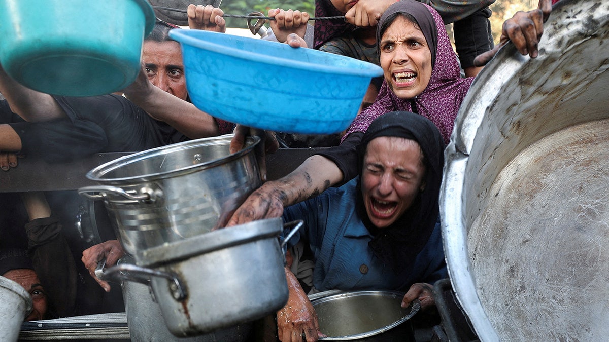 Palestinci u Gazi pokušavaju dobiti hranu