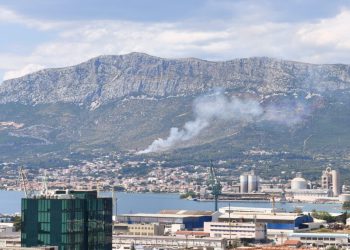 Buknuo je požar u Kaštelima