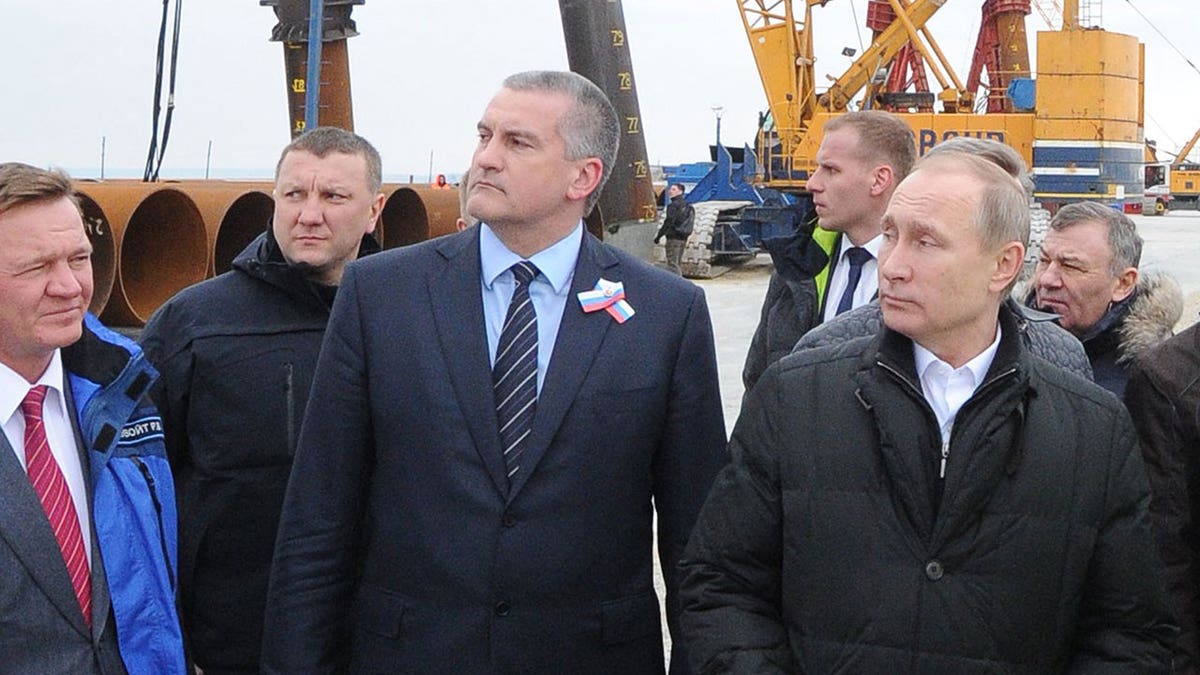 Putin hoda s Romanom Starovoytom na Krimu