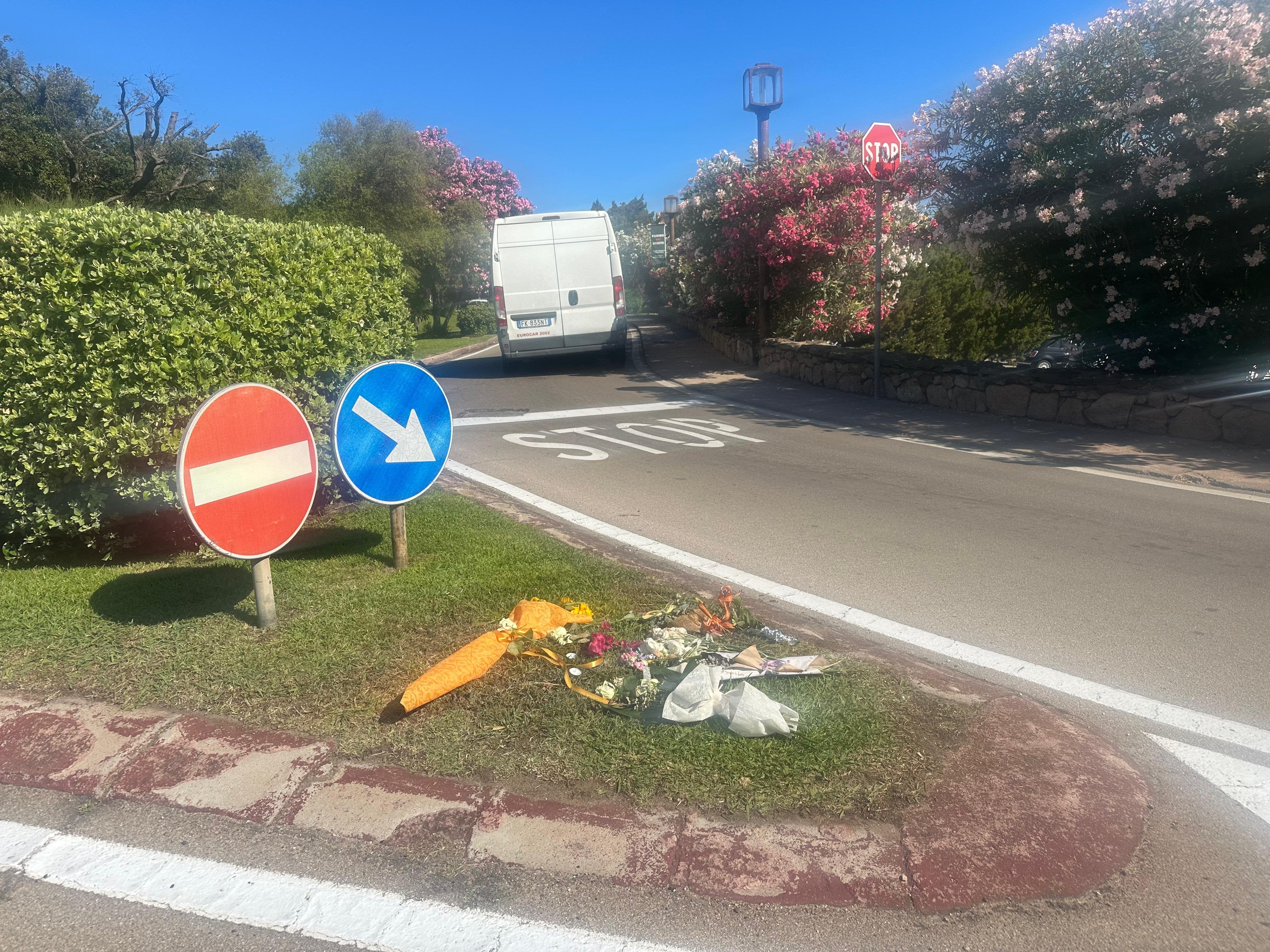 Svjedoci su rekli policiji da su vidjeli kako Costa ispruži ruku kako bi signalizirao vozaču da se zaustavi, ali umjesto toga promatrali su kako se vozilo ubrzava, udarajući je