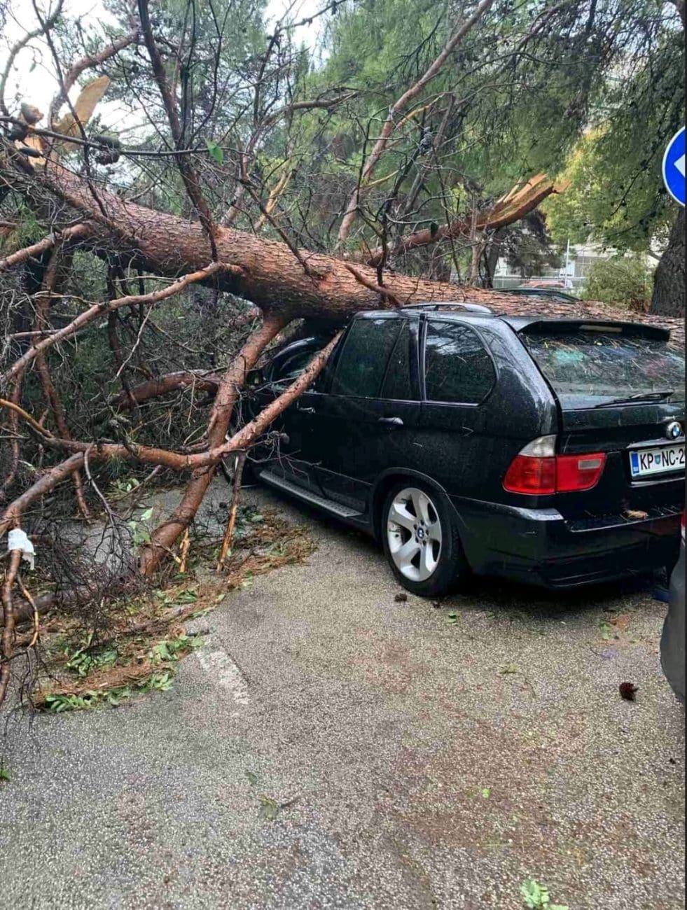 slovenac auto oluja nevrijeme nn naslovnica  1