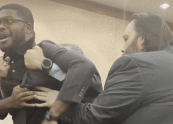 Kandidat za demokratske kongrese uklonjen sa saslušanja u Teksasu Kapitola