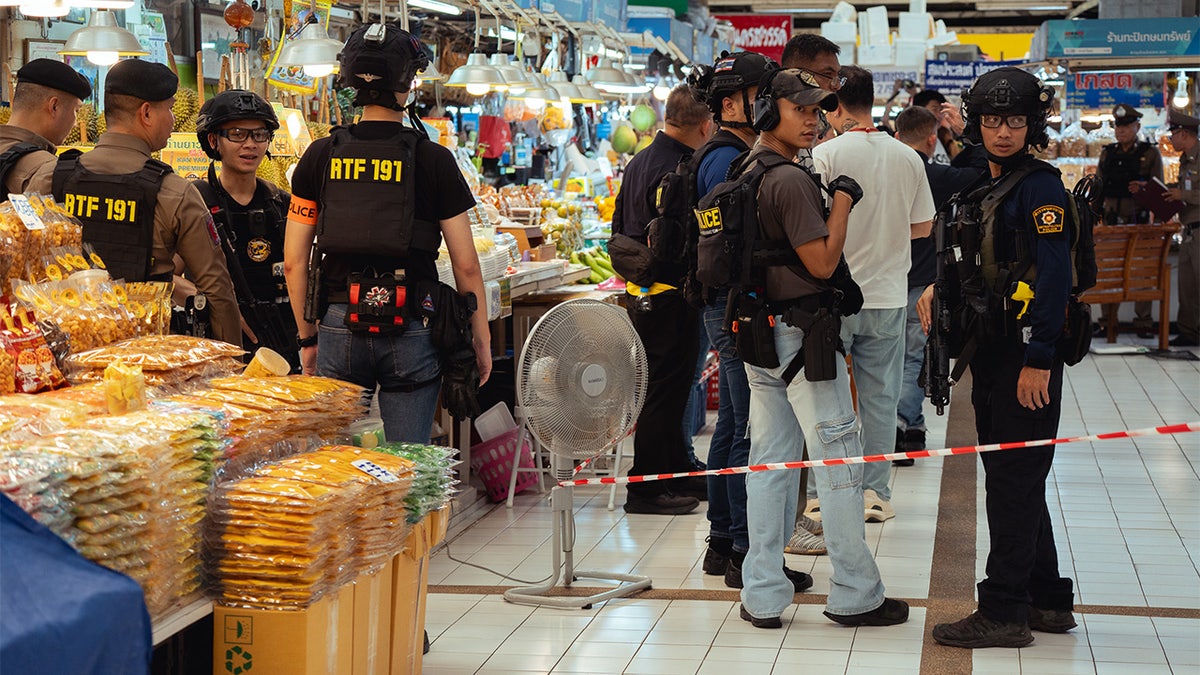 Policija na sceni nakon smrtonosne pucnjave na tržnici Bangkok