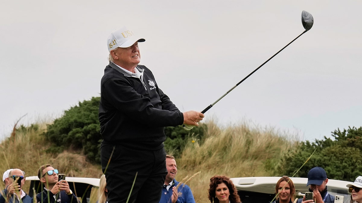 Trump igra golf u Škotskoj