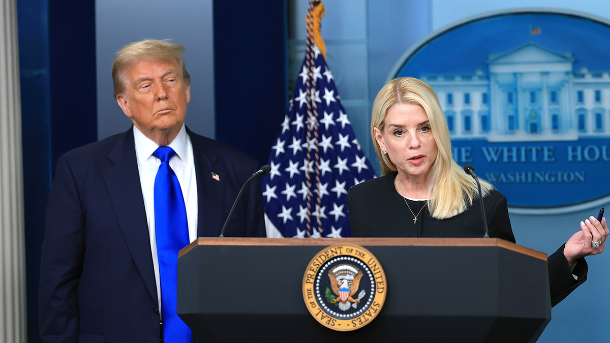 Trump i Bondi