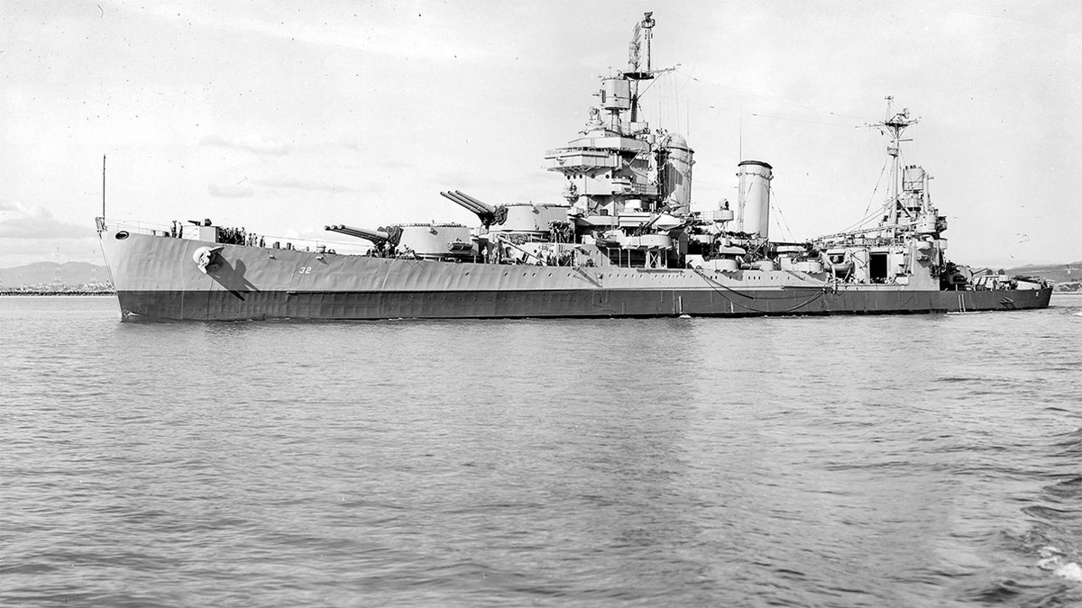 USS New Orleans (CA-32), vodeći brod klase New Orleans teških krstaša, bio je snažno oštećen u bitki za Drugog svjetskog rata kod Tassafarronge u Guadalcanalu kada je udario japanski torpedo, katastrofalno detonirajući magazine naprijed i odsjeći gotovo jedan dio broda, uključujući i luk.