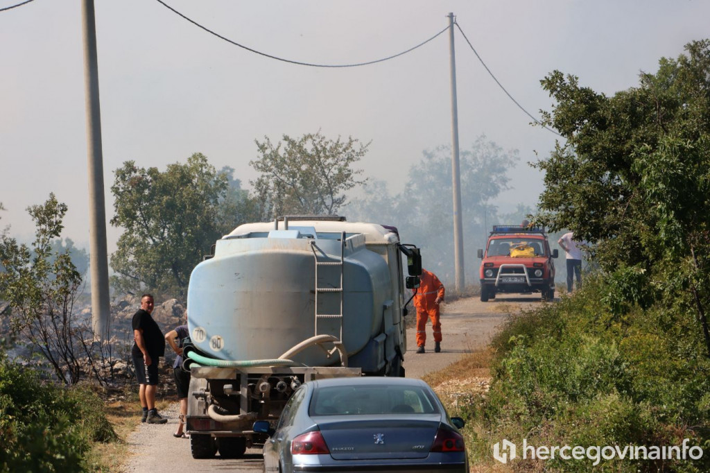 Veliki požar između Stoca i Mostara