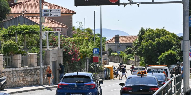 ‘Nevidljive‘ registarske pločice: vozači ‘provalili‘ trik kojim uspješno izbjegavaju kazne