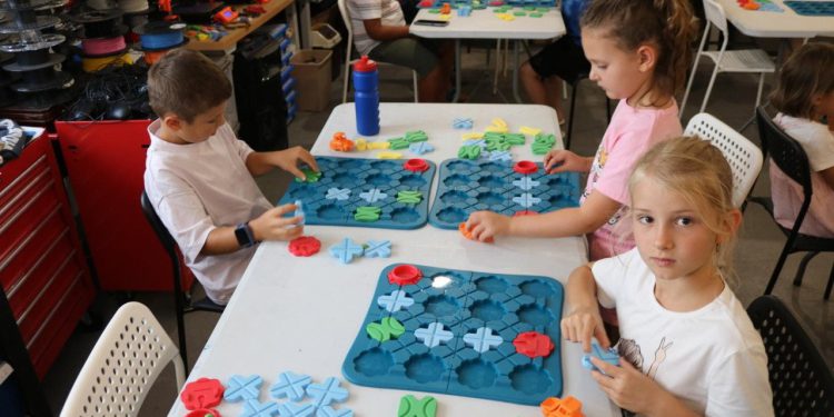 „Logički graditelji“ razvijali vještine u sklopu STEM ljeta. Evo kako su se snašli