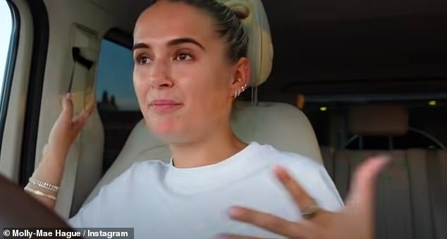 Nedavno je podijelila svoje iskrene pritužbe na nedavni odmor u kućištu od 86.000 funti, njezina obitelj je nastavila - nakon što je Tommy Fury rekao da se njihova kći Bambi ne bi trebala razmaziti izletima s pet zvjezdica