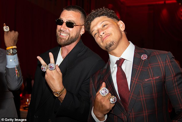 Trostruki pobjednik Super Bowla Patrick Mahomes (R) zaradio je najbolji rezultat u znanju