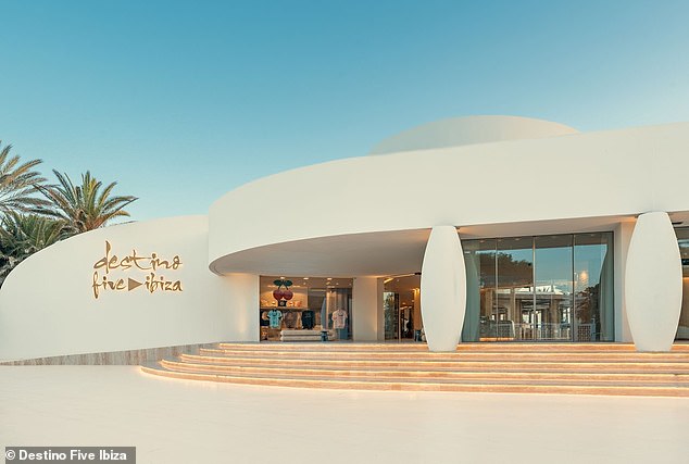 Jedna lokacija posebno koja je privukla A-listu je raskošna Destino Five Ibiza (na slici), dio gostoljubivog carstva Pacha Grupe