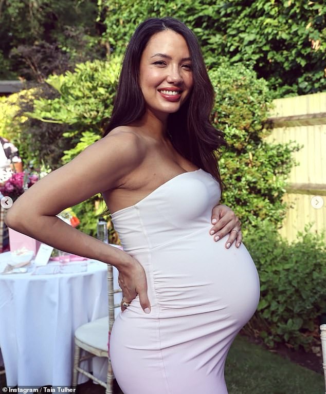 Izvori su rekli da Gilligan, koji glumi maskiranu pjevaču, sada očekuje novi dolazak u samo nekoliko tjedana s Taia Tulher, 28 (na slici)