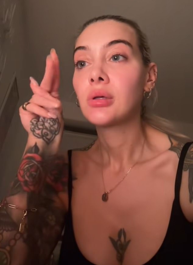 Komičar je javno napao Christoforou, koji tvrdi da nije pokazao zanimanje za njihovog novorođenčadi Rudija nakon rođenja u siječnju 2014