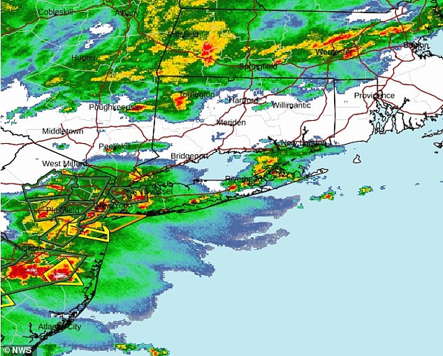 Sporo kretanje i nalet vlage iz Zaljeva dovode jake kiše na sjeveroistok. Accuweather je upozorio da se od poplave očekuje od New Yorka i Philadelphie u Baltimore i Washington, DC