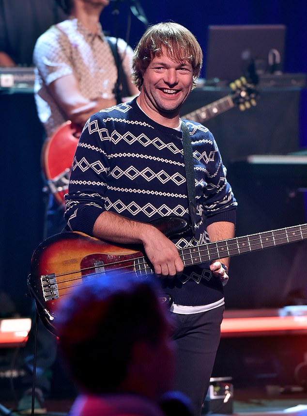 Madden je na koncertu prikazan 26. kolovoza 2014. u Burbanku u Kaliforniji