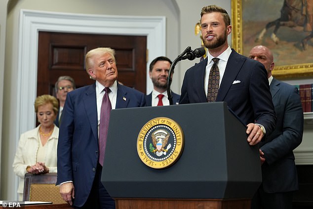 Početnici Chiefs -a bio je jedan od nekoliko sportaša u Bijeloj kući u četvrtak dok je Trump potpisao izvršnu naredbu kako bi ponovno uspostavio test predsjedničkog fitnessa