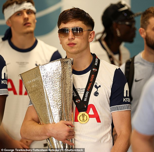 Moore, 17, odigrao je ulogu u Spursovoj senzacionalnoj uspjehu Europa League zadnju kampanju