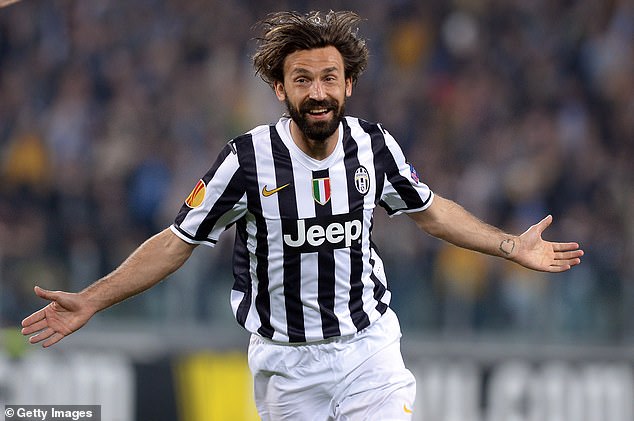 Russell je postao odgovor lavova legendarnoj talijanskoj playmakerici Andrea Pirlo, prema bivšem čuvaru Manchester Uniteda - i ragbi fanatiku - Marc Bosnich