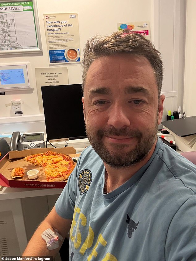 Jason Manford dao je fanovima ažuriranje iz bolnice nakon operacije i bio prisiljen otkazati četiri emisije