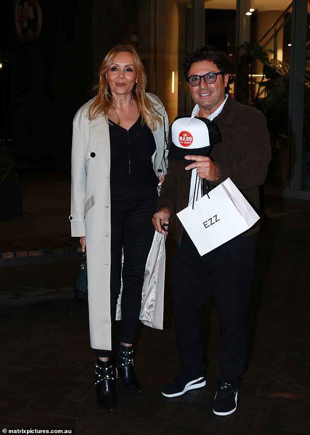 SBS voditeljica Karla Grant i njezin dečko zvijezde Mafs Nasser Sultan pogledali su svaki centimetar voljeni par dok su zavladali svoje elegantne ansamble za kamere