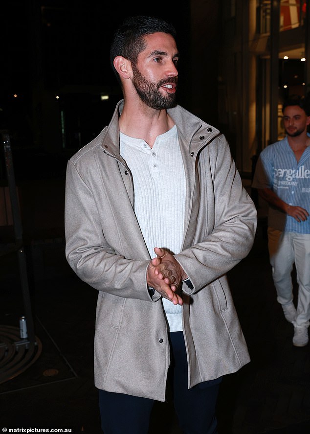 TV mladoženja izgledalo je da je bio velik duh dok se družio s gostima i pozirao za fotografije