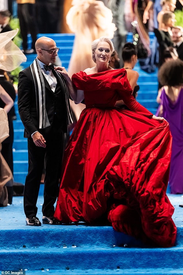 Meryl je u svom izgledu donijela punu dramu, dok je Stanley izgledao bez napora u klasičnom crnom tuxu