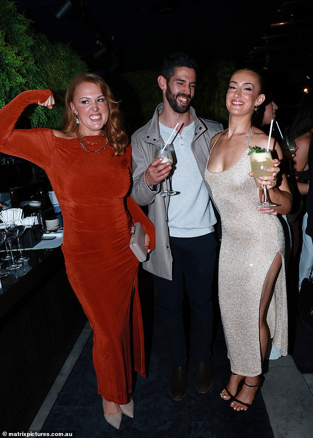 Katie, Ryan i Beth izgledali su oduševljeno što su se uhvatili na događaju