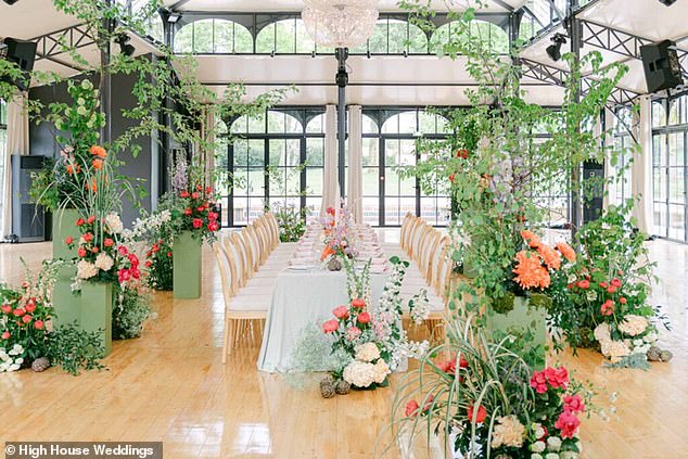 Zapanjujuće mjesto vjenčanja omogućuje parovima ili da kažu svoje zavjete u Essex Barn na popisu II.