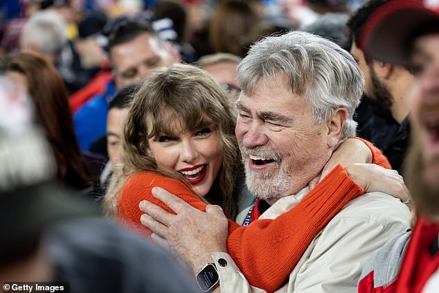 Ed je slikao slaveći s Taylor Swift kad su poglavari napravili Super Bowl ranije ove godine