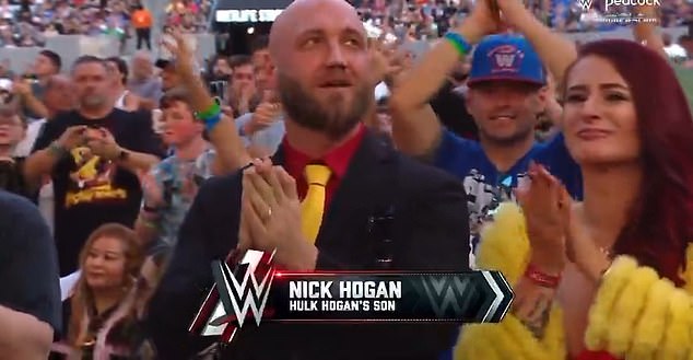 Nick Hogan uzvratio je suze nakon emocionalne počasti svom pokojnom ocu na SummerSlamu 2025