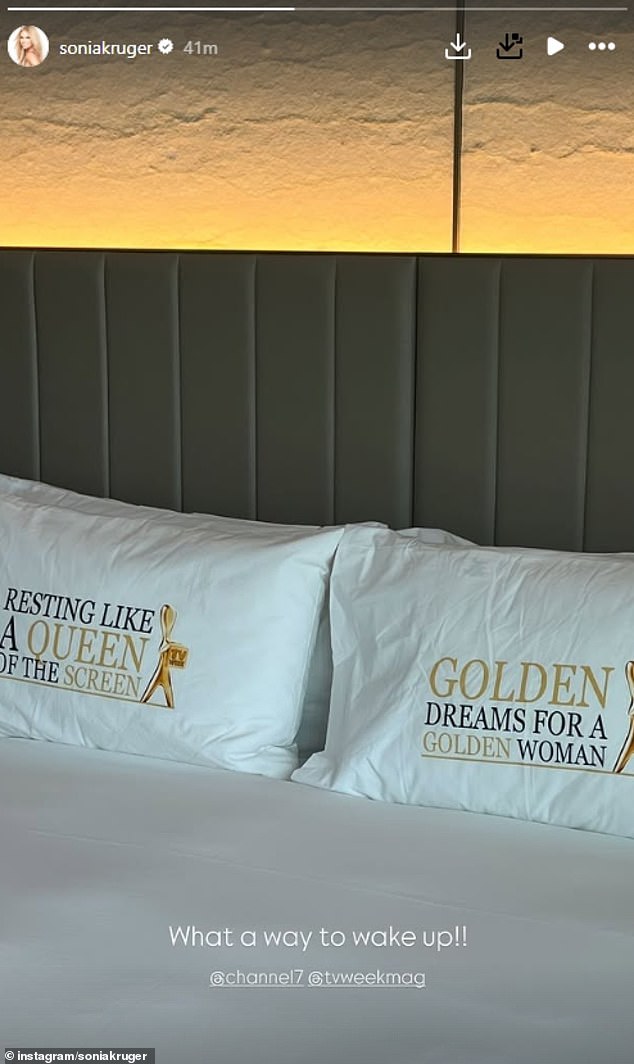 Također je pokazala svoje personalizirane jastučne naslovnice dok se probudila u zvijezdi u Sydneyu