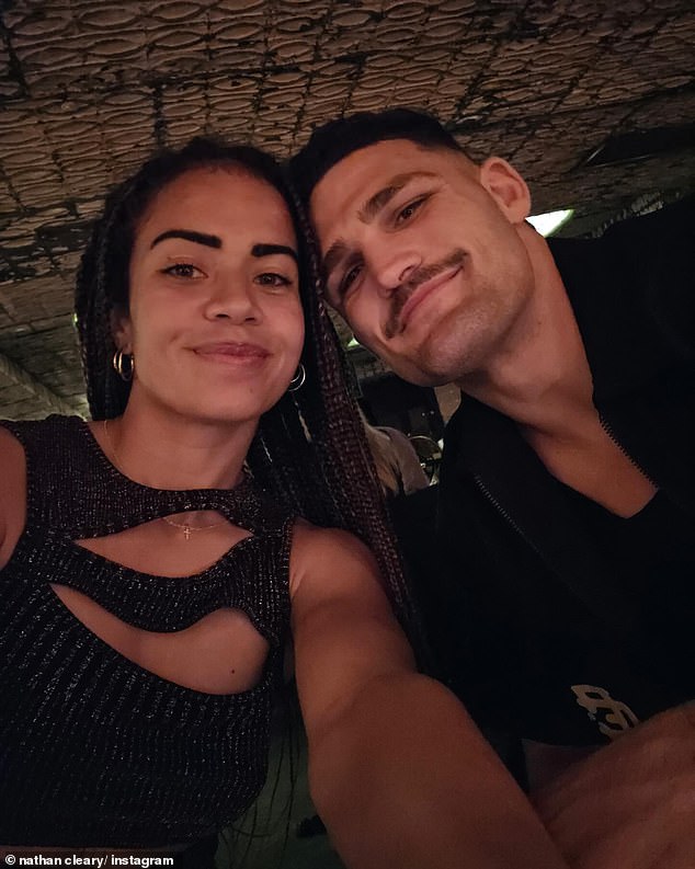 Cleary i Fowler (na slici zajedno) nedavno su primijećeni kako uživaju u društvu jedni drugima u Sydneyu, jer su potvrdili da njihova romansa i dalje ide snažno