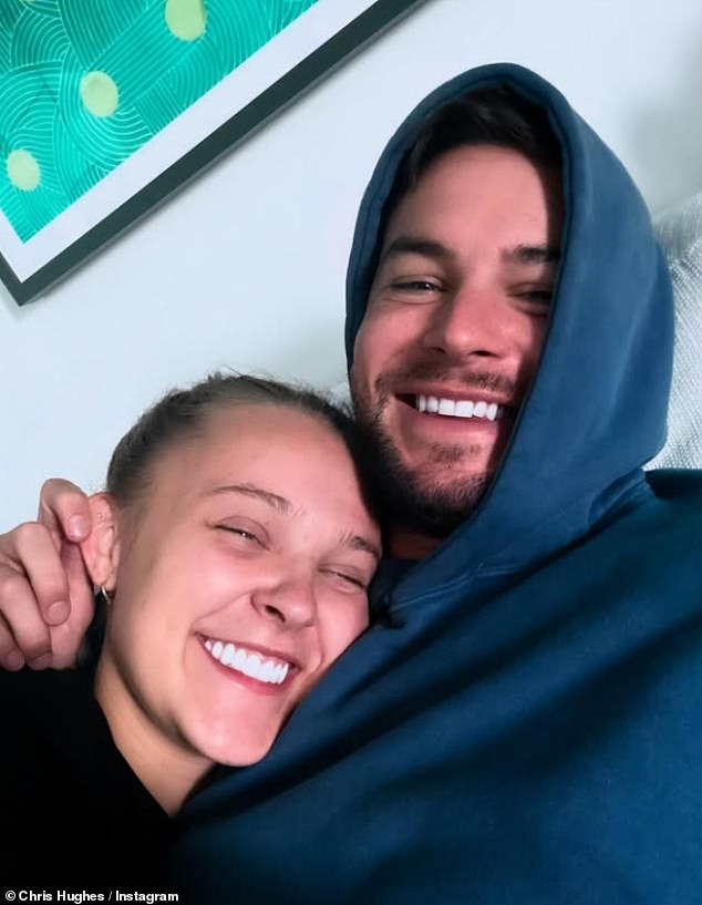 Chris se približio američkom pjevaču Jojo Siwa prije nego što je par postao par nakon njihovog boravka u kući Celebrity Big Brother