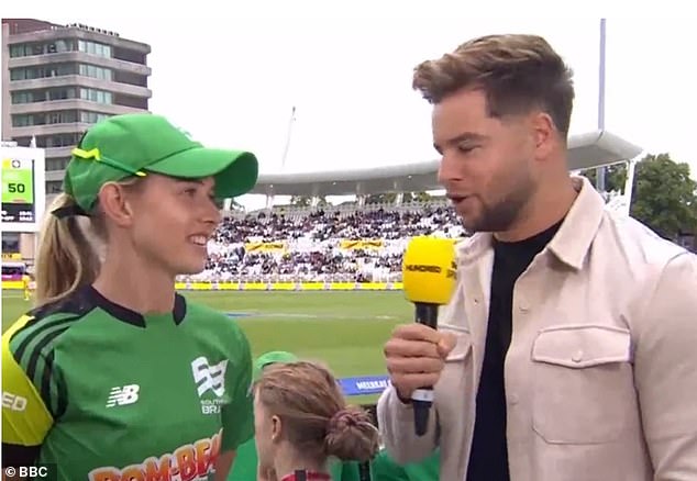 U udarcu za Chrisa, 33 godine, izvijestio je da je iz svojih BBC Sport -a bio prepun svojih prezentiranih dužnosti, jer emiter potvrđuje svoju novu hosting liniju