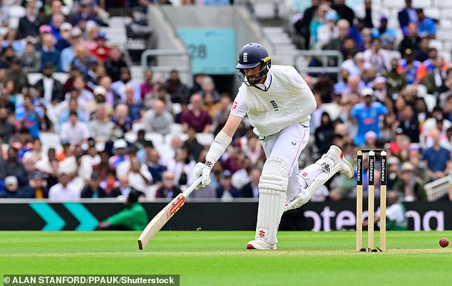 Woakes je u četvrtak dislocirao rame dok je tešao tijekom petog testnog meča između Engleske i Indije, isključen je iz ostatka utakmice i nadolazeće turneje u Ashes u Australiji