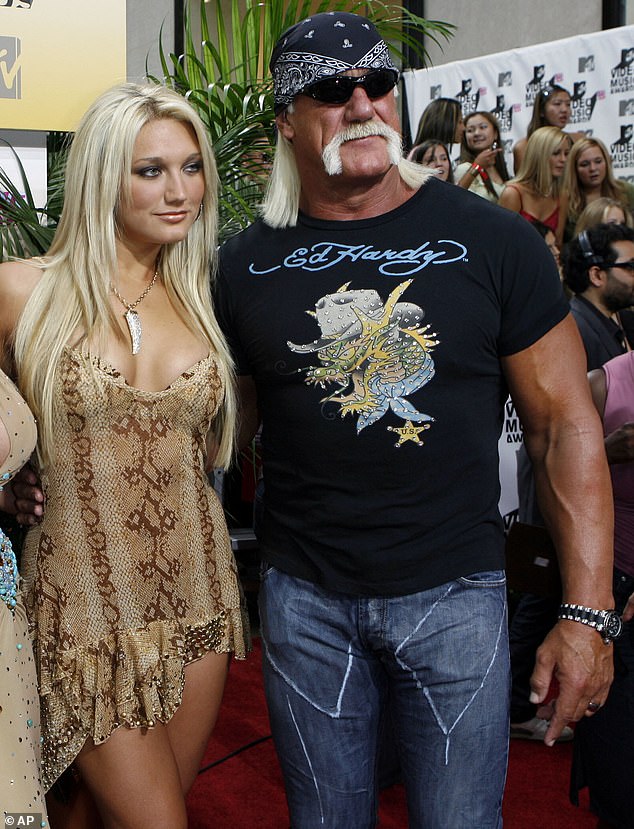 Brooke i Hogan godinama su bili otuđeni, ali uspjela je uhvatiti ga