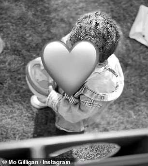 No činilo se da je britanska zvijezda reagirala u ponedjeljak navečer dijeleći video, očito o novorođenčadi uživajući u kvalitetnom vremenu sa svojim ocem