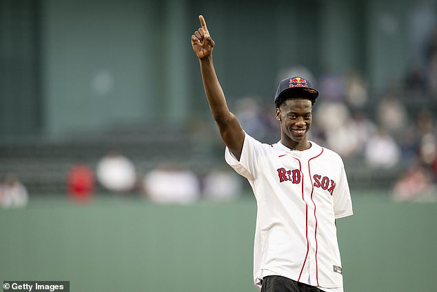 Dybantsa, koja ima ponude s Nikeom, Red Bull -om i fanaticima, baca prvi teren u Red Sox