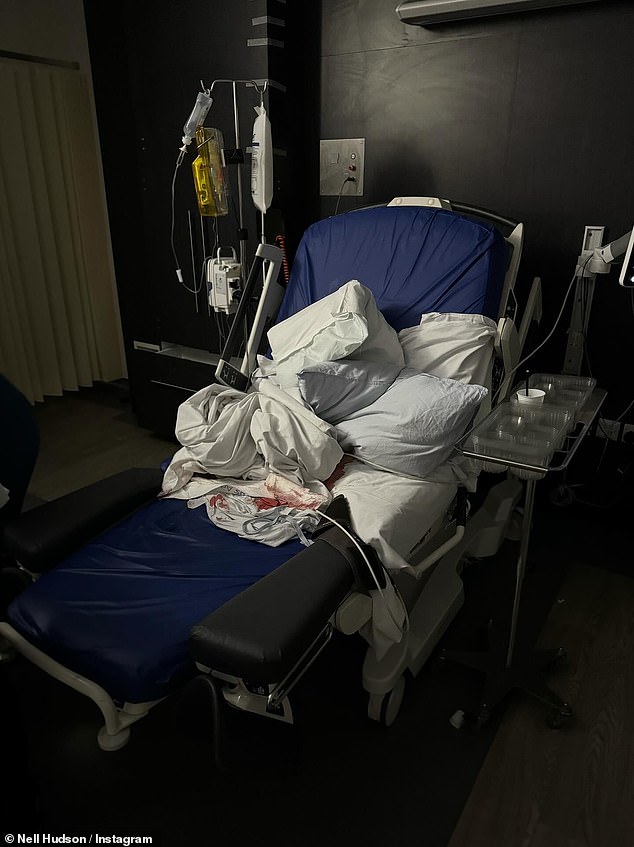 Nije sve glatko jedrenje za zvijezdu, koja je priznala da je rodila, ostavila je 'slomljena u dva' i podijelila je u srijedu u bolničkom krevetu obojenom krvlju u srijedu