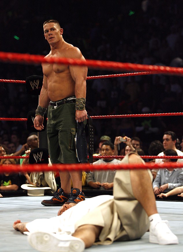 Federline je vozio val notornosti iz svog braka s pjevačicom s A-popisa u progonsku hrpu u kojem se svađao s ikoničnom WWE zvijezdom Johnom Cenom. Na slici 2007. u Miamiju