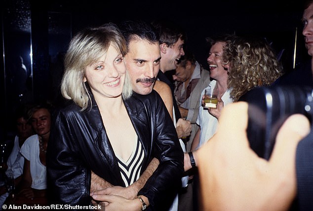 Mary Austin, na slici, ljubav prema Freddiejevom životu, navodno je negirala znanje za postojanje B