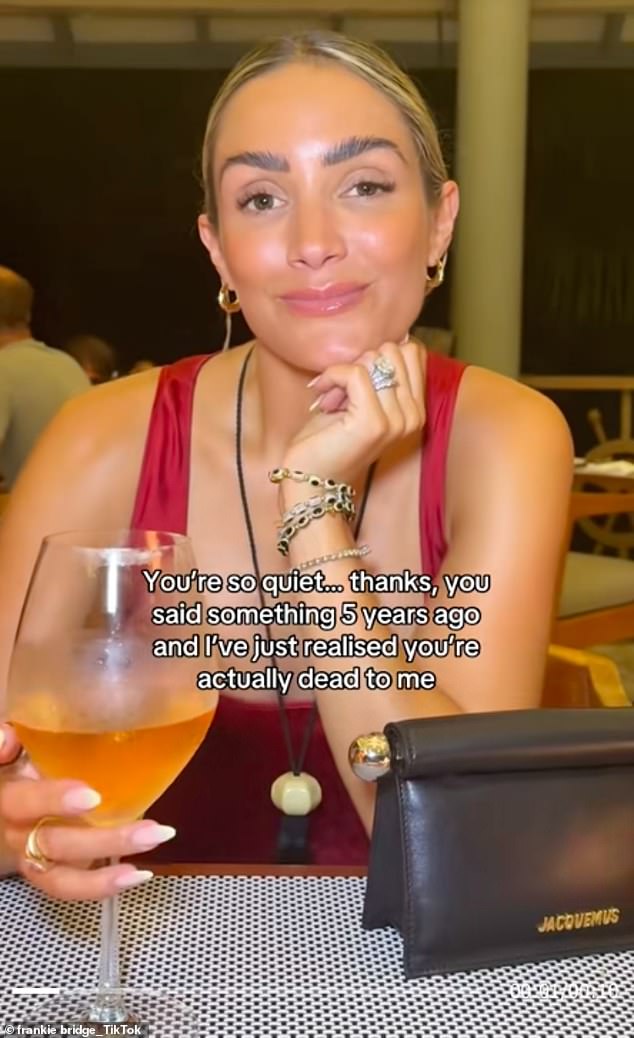 Špekulacije o feudu tada su prešli u Overdrive kada je Frankie podijelio videozapis o Tiktoku o držanju grube - s navijačima nagađajući da se odnosi na Rochelle jer je slijedila izvještaje da su se prošlog mjeseca snulili na Wimbledonu