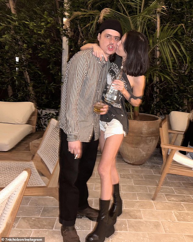 Seanova posljednja poznata djevojka bila je Elizabeth Lawlor (R, viđena 2023.), ali o njoj nije objavio od lipnja 2024. na svom Instagram računu